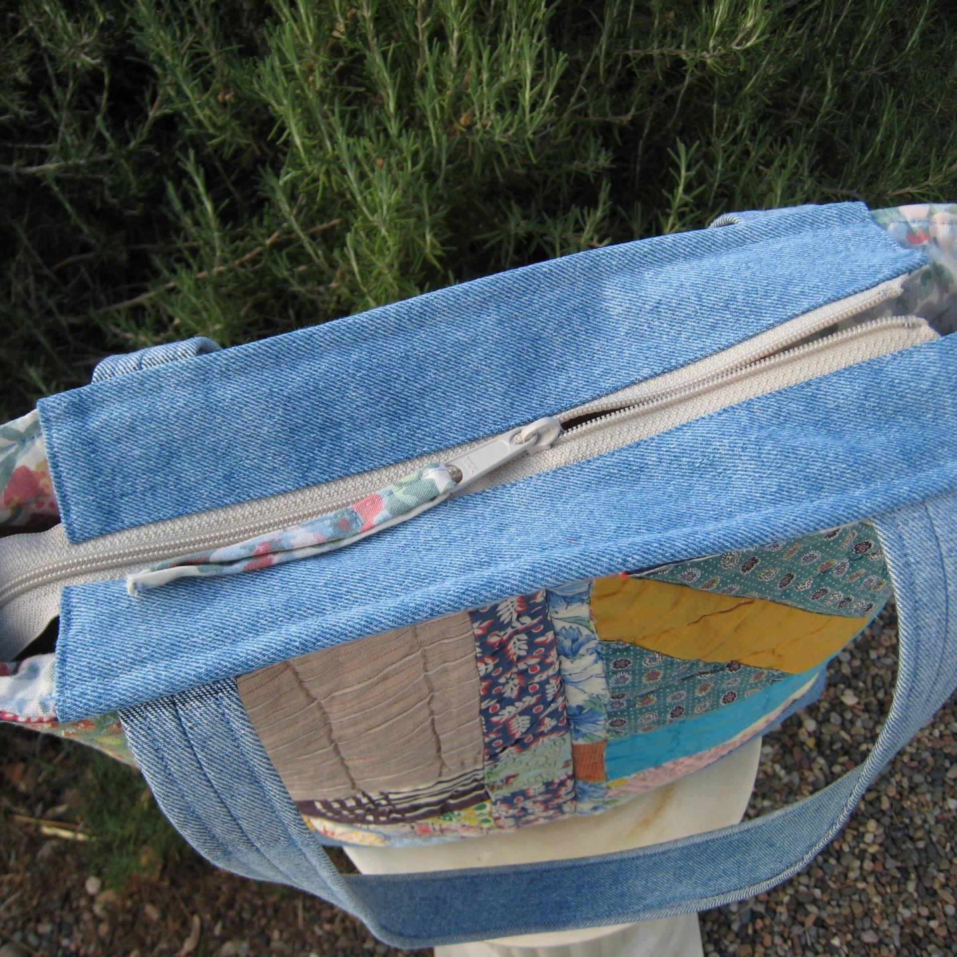 Granny Quilt Tote, Upcycled Vintage Scrap Patchwork Bag with Zipper, USA Hand Made