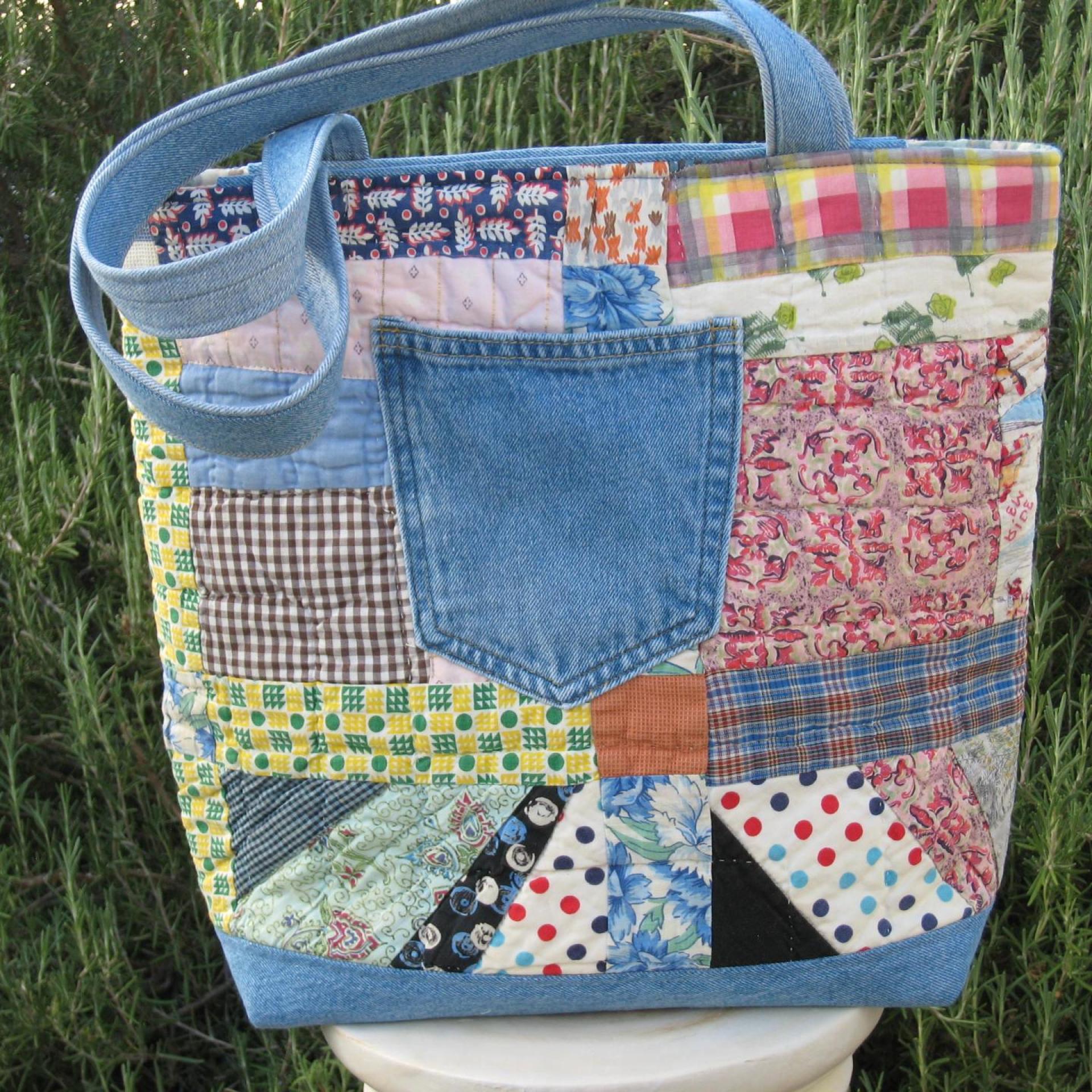 Granny Quilt Tote, Upcycled Vintage Scrap Patchwork Bag with Zipper, USA Hand Made