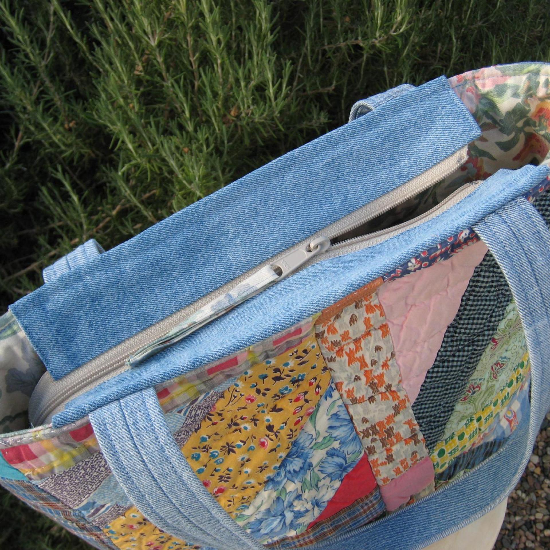 Granny Quilt Tote, Upcycled Vintage Scrap Patchwork Bag with Zipper, USA Hand Made