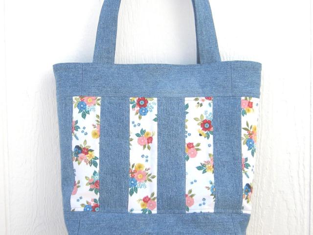 Upcycled Denim Tote, Patchwork Shopping Bag in Repurposed Light Indigo Denim & Floral Cotton, Lined Big Bag with Pockets