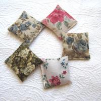 Lavender Sachets in 5 Vintage Floral Cotton Prints, Drawer Freshener, Gift for Her, 3 x 3 Inch Scented Mini Bags, Set of 5