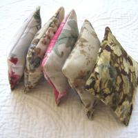 Lavender Sachets in 5 Vintage Floral Cotton Prints, Drawer Freshener, Gift for Her, 3 x 3 Inch Scented Mini Bags, Set of 5