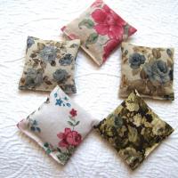 Lavender Sachets in 5 Vintage Floral Cotton Prints, Drawer Freshener, Gift for Her, 3 x 3 Inch Scented Mini Bags, Set of 5