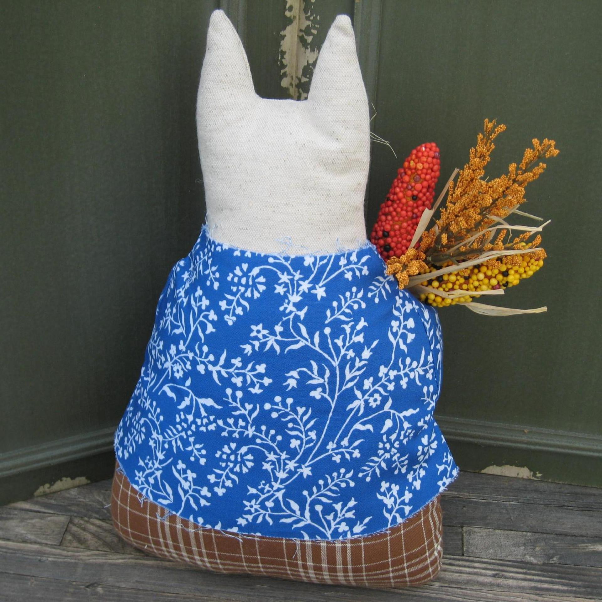 Primitive Cat with Autumn Harvest Bouquet, Albertina Corn Girl #1, Country Cottage Décor