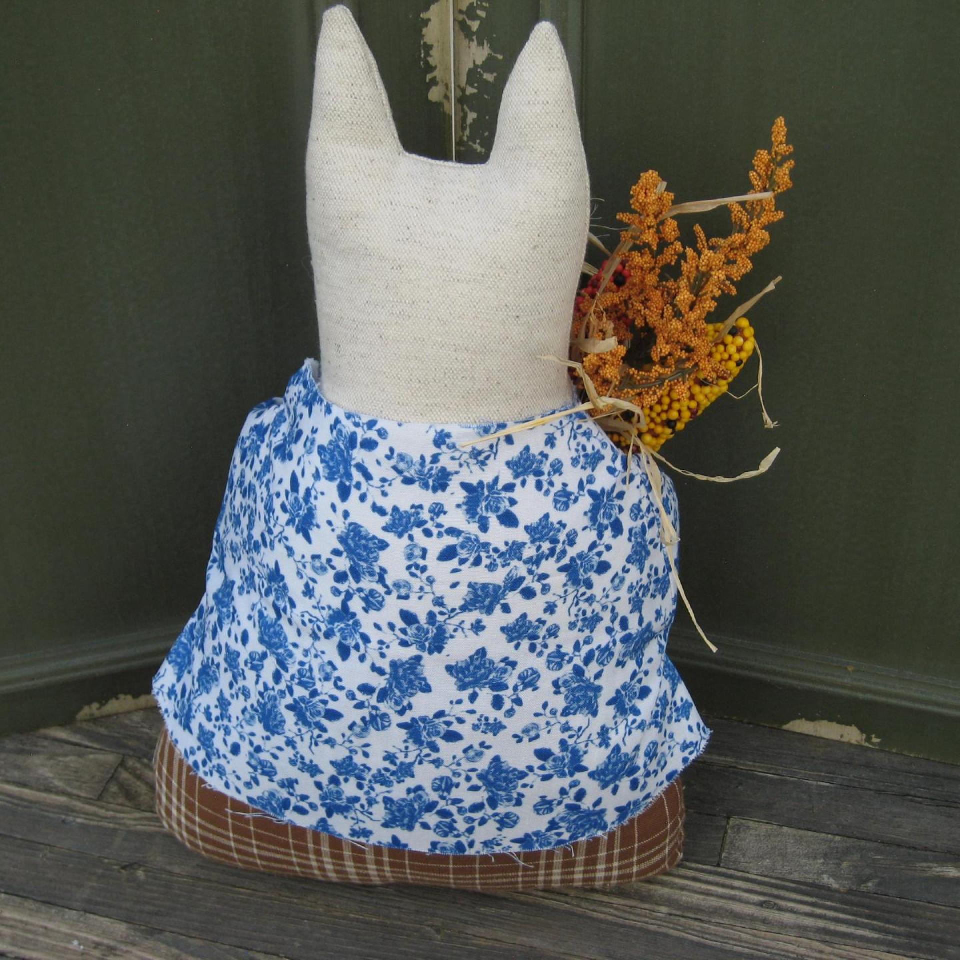 Primitive Cat with Autumn Harvest Bouquet, Albertina Corn Girl #2, Country Cottage Décor