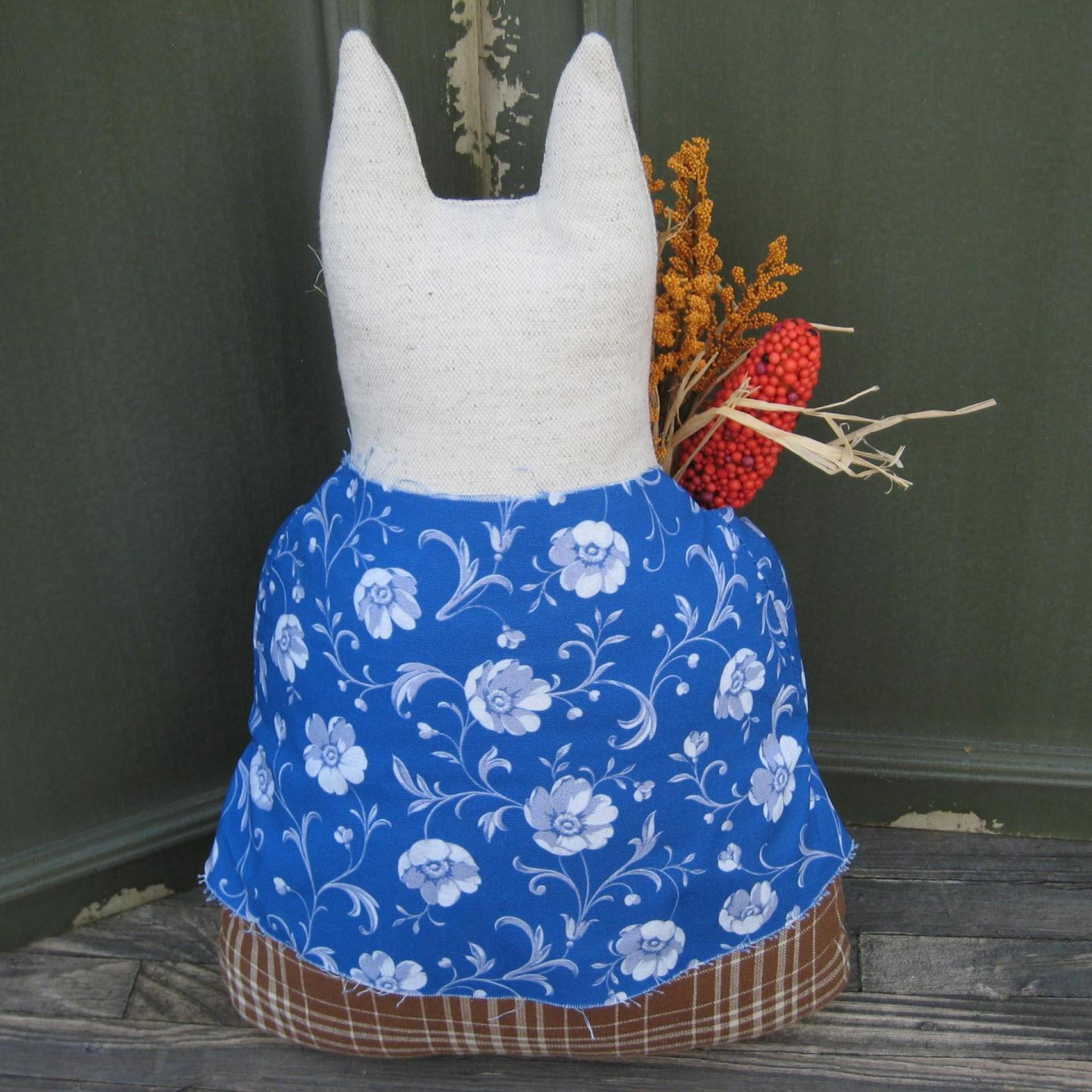 Primitive Cat with Autumn Harvest Bouquet, Albertina Corn Girl #3, Country Cottage Décor